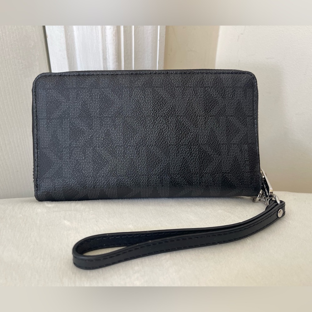 Michael Kors Black Jet set Wallet EUC - Picture 12 of 13